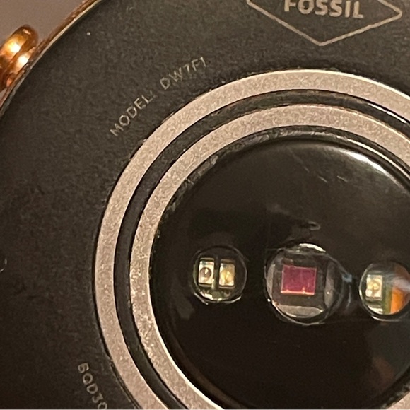 Fossil Smartwatch Model DW7F1 Rose Gold & Yellow Strap - Picture 6 of 9